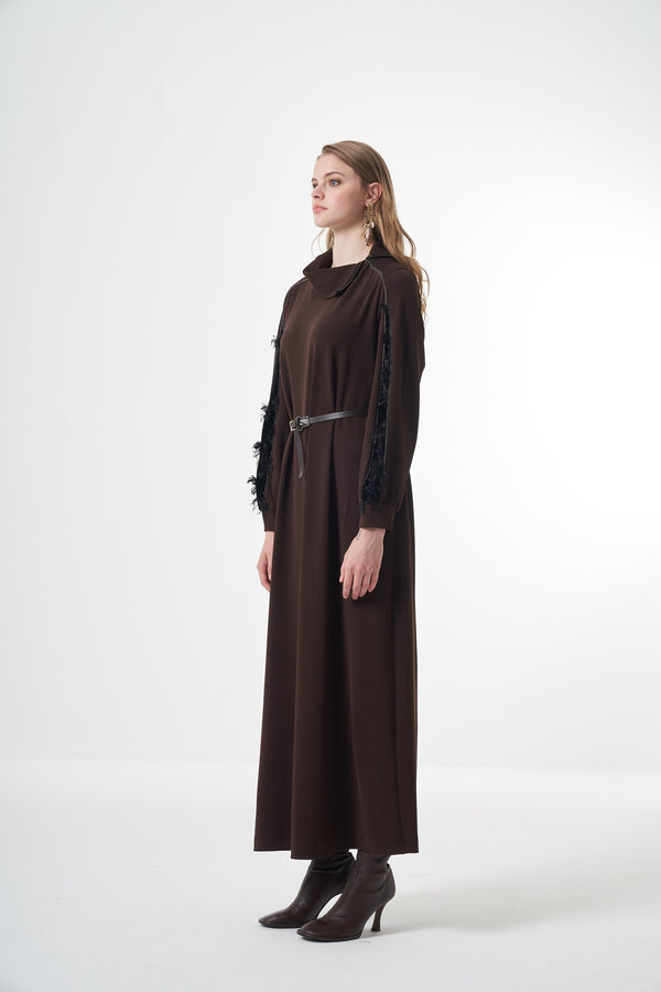 Kadife Detaylı Elbise