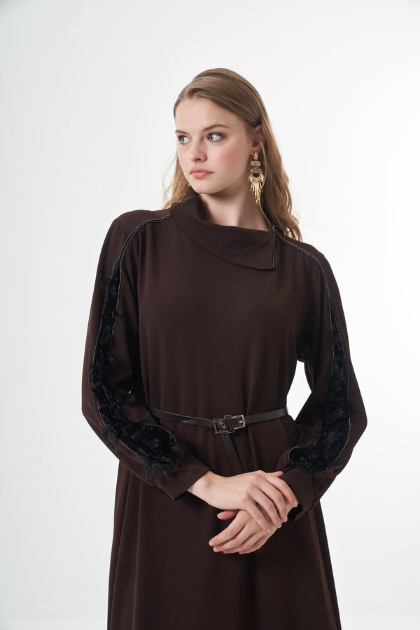 Kadife Detaylı Elbise