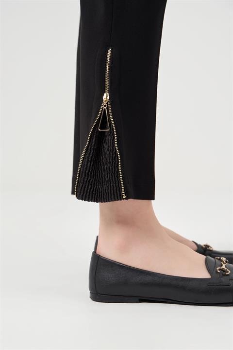 Fermuar Detaylı Pantolon